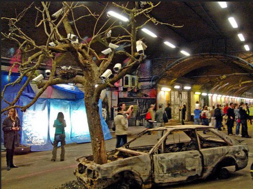 Banksy, Cans Festival, CCTV Tree, Leake Street, 2008. Photographie&nbsp;: Craig Grobler